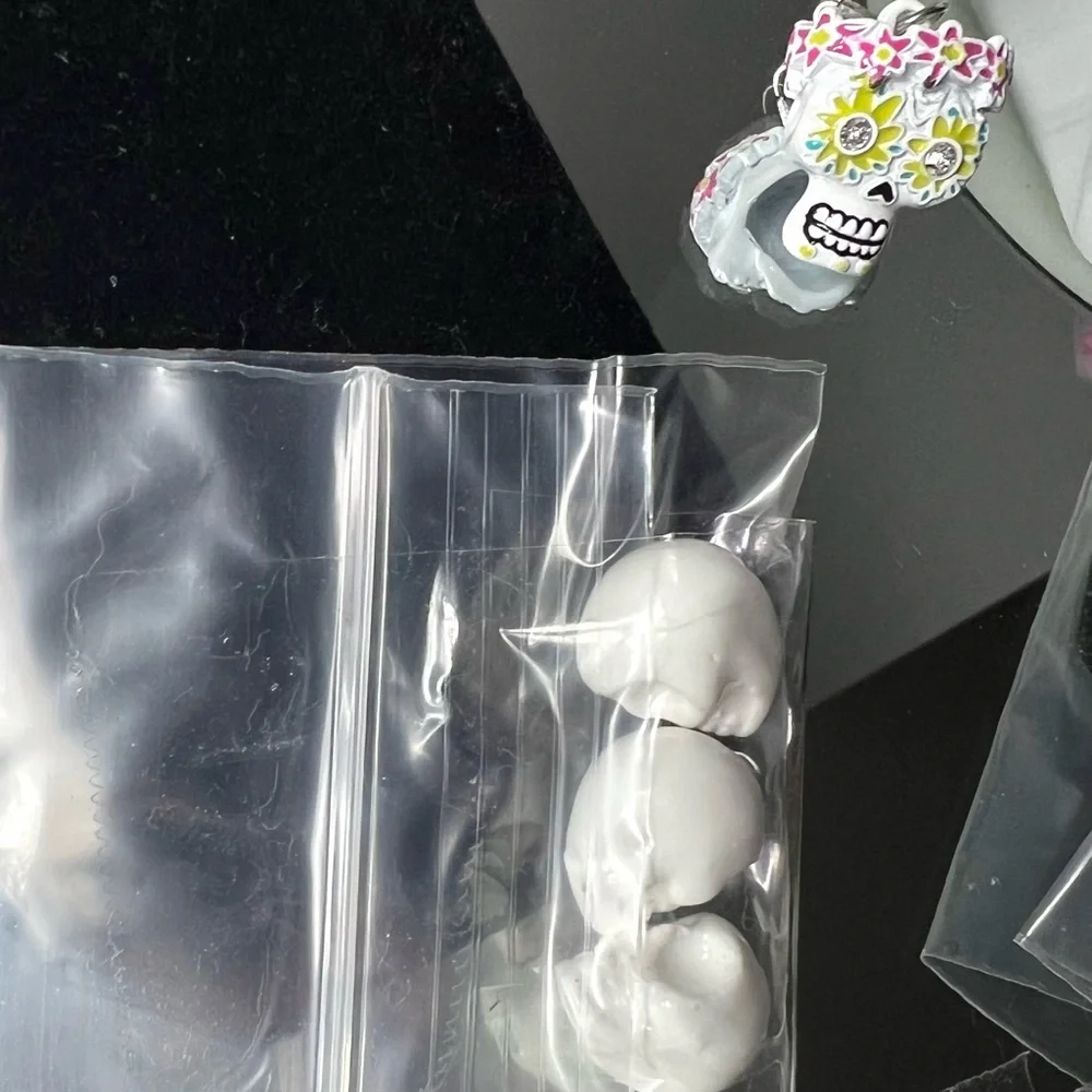 JEWELS AND GEMS DAY OF THE DEAD BEAD EDITION GIFT SET - Picture 7 of 10